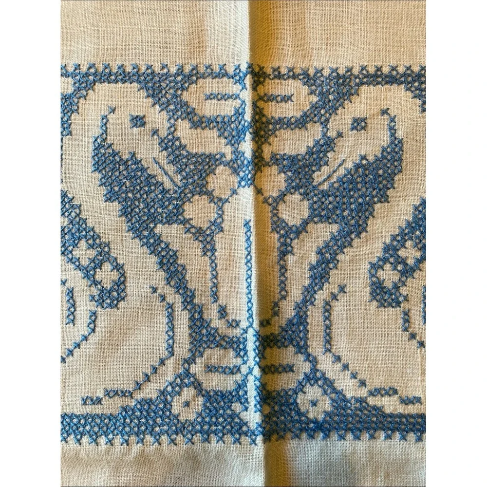 Hand-Embroidered Blue White Assisi-style Cross-stitch‎ Swan Tablecloth 48x50